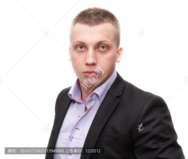 年輕自信的商人在白色背景上站著金發(fā)的肖像