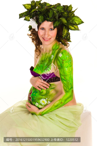 孕婦與身體藝術(shù)綠葉
