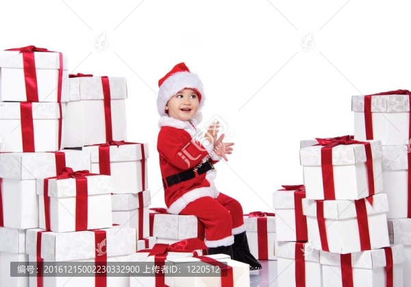 圣誕老人在圣誕老人克勞斯服裝坐在禮品盒