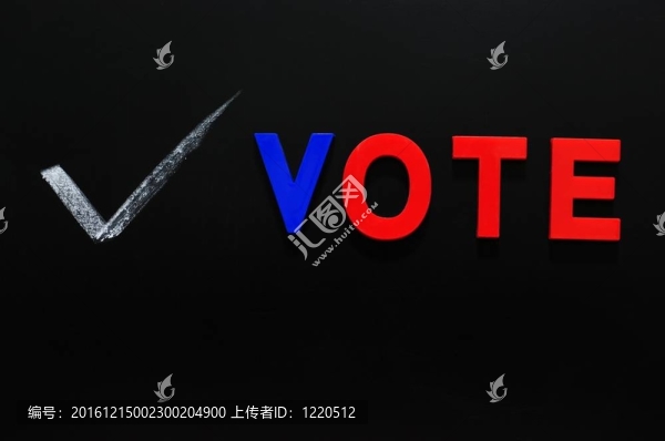 投票由黑板上的彩色字母