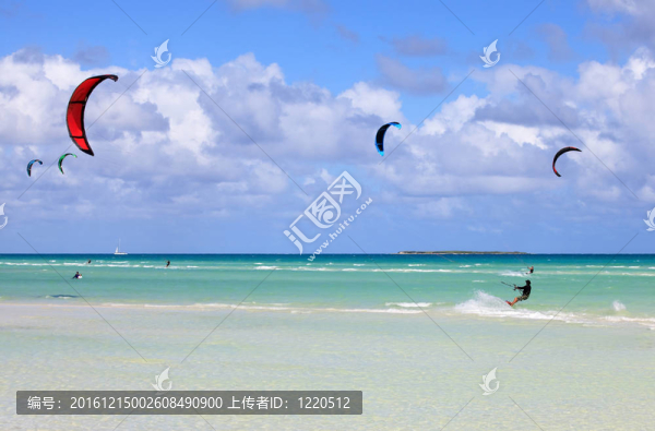 在古巴海岸沖浪。吉耶爾莫島大西洋。