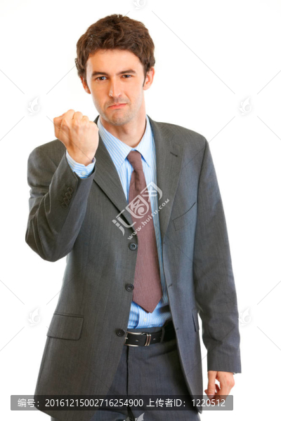 憤怒的現(xiàn)代商人用拳頭孤立白人