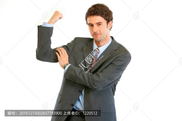 自信的年輕商人在白色上露出肌肉