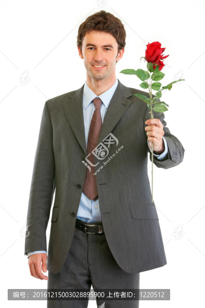 微笑的現(xiàn)代商人手里拿著紅玫瑰