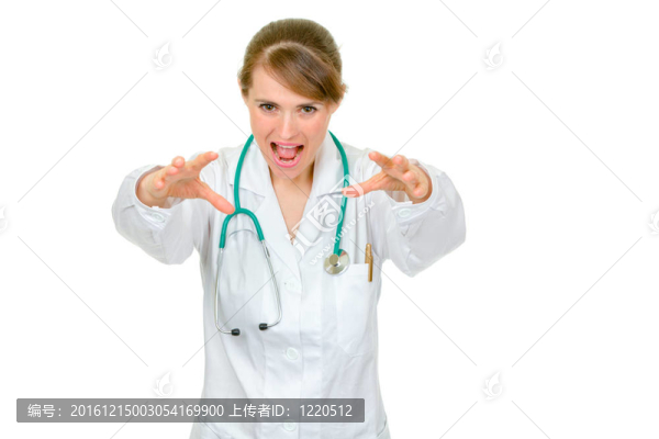醫(yī)生用聽(tīng)診器憤怒的女人想抓住你白色隔離