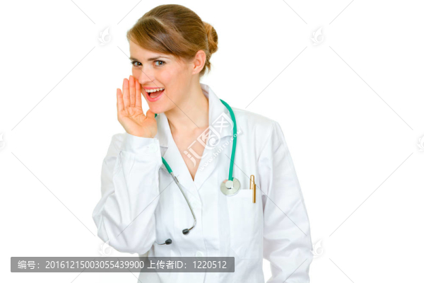 面帶微笑的女醫(yī)生把她的手靠近嘴巴，偷偷地在白色上偷偷地報(bào)告好消息