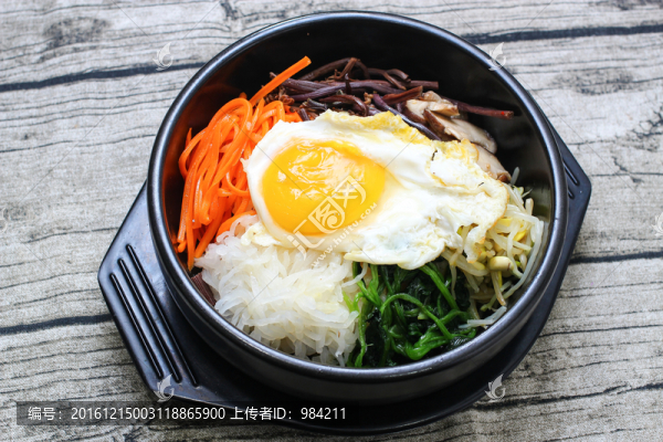 韓國(guó)拌飯,石鍋拌飯