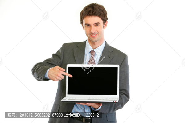 現(xiàn)代商家指著筆記本電腦黑屏