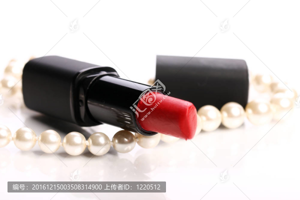 紅膏、珍珠項(xiàng)鏈