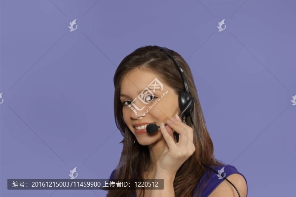 年輕漂亮女助理在線耳機(jī)