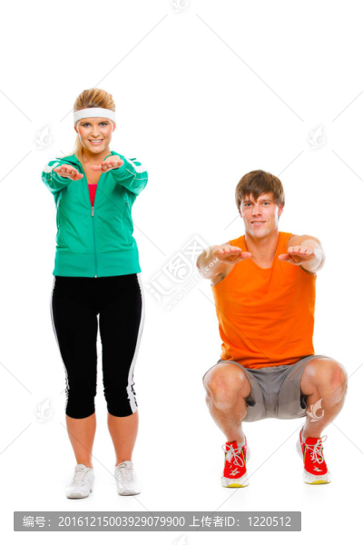 健康的女孩和男人在運(yùn)動服坐在蹲在白色孤立的肖像