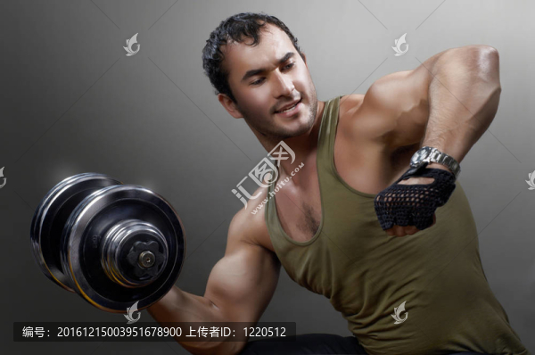 肌肉發(fā)達(dá)的男人