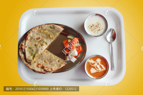 印度煎餅塞滿土豆蔬菜