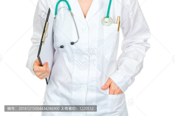 由醫(yī)學博士女子拿著剪貼板特寫