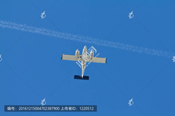 輕型飛機(jī)