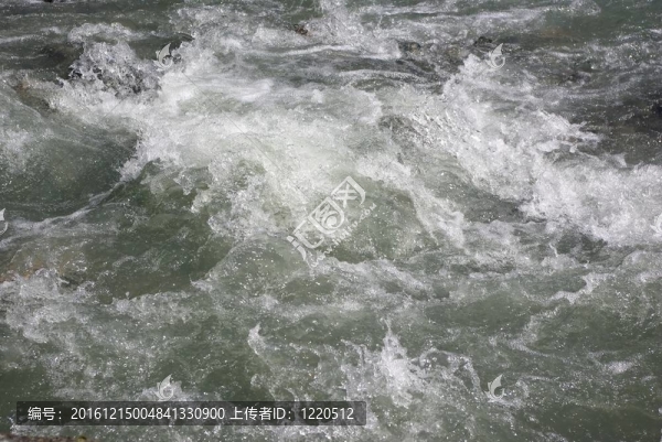 在山區(qū)河道水流