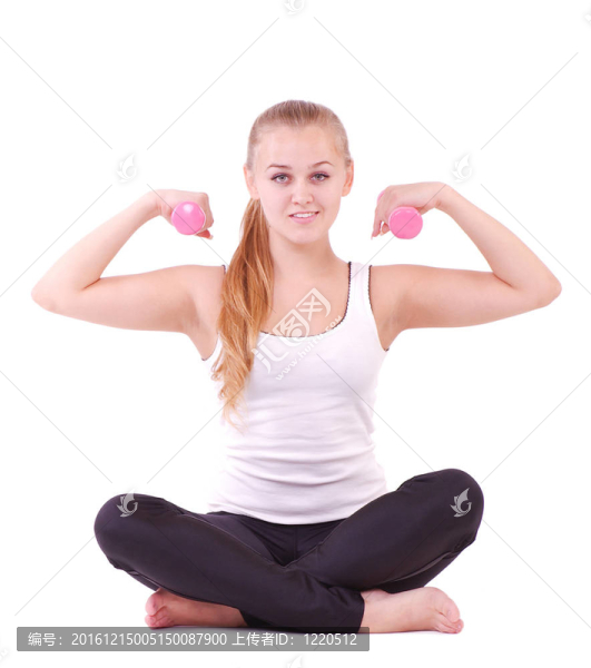 健身房里有免費(fèi)舉重的女孩