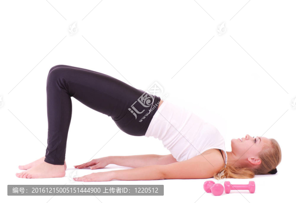 健身房里有免費舉重的女孩