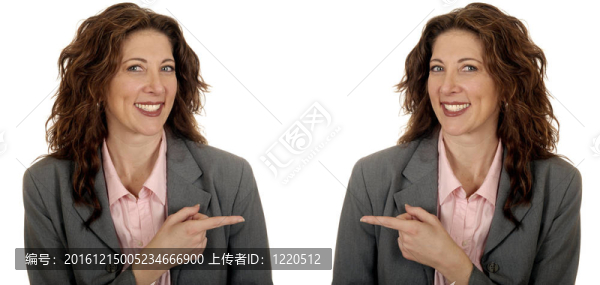 雙胞胎指著分隔開的