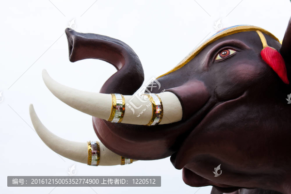 三頭大象雕像。