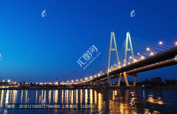 夜間斜拉橋