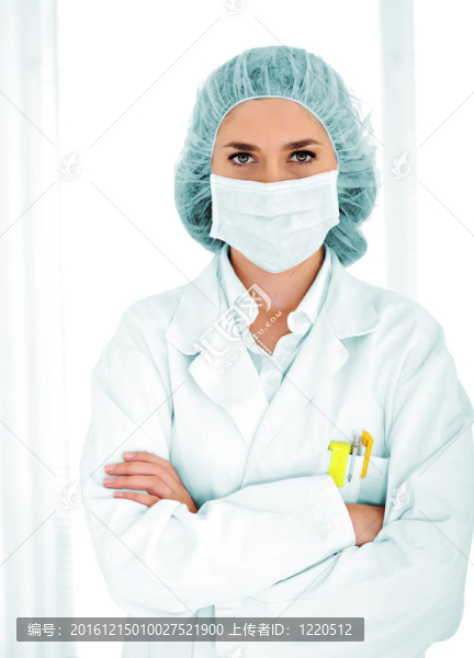 女医生戴口罩在医院
