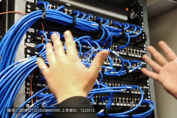 問題與電線在嚴重的房間