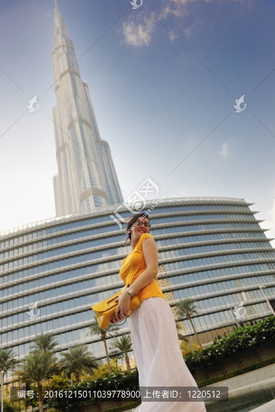 幸福的女人購物
