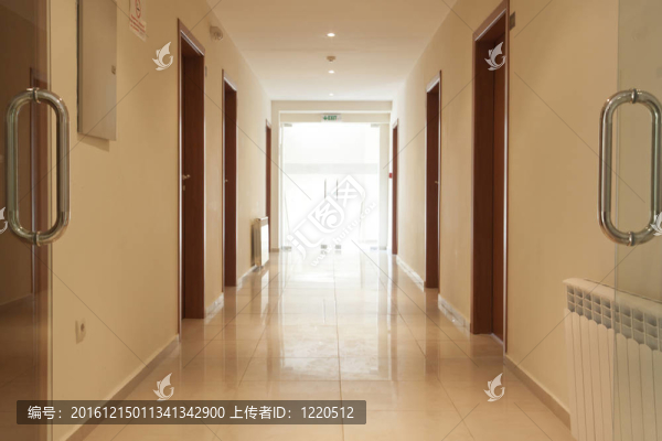 空蕩蕩的走廊