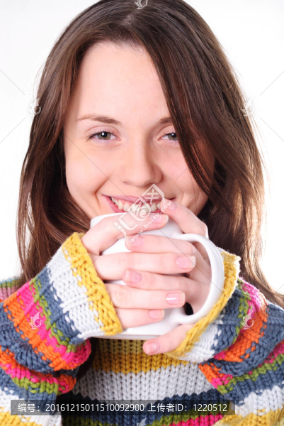 喝杯茶的女孩