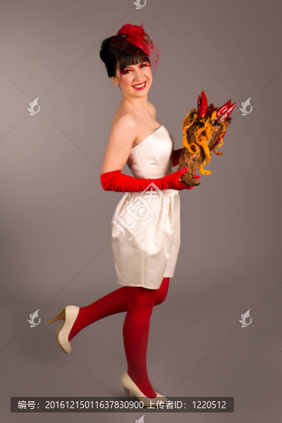 一個優(yōu)雅美麗的女人肖像與聚寶盆