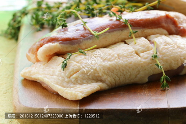 生肉；鴨柳配香料