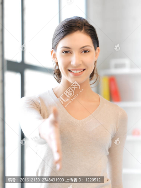 張開手準(zhǔn)備握手的女人