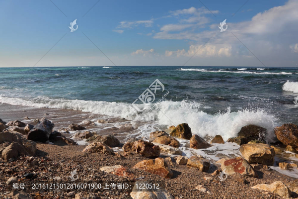 地中海沿岸的海浪
