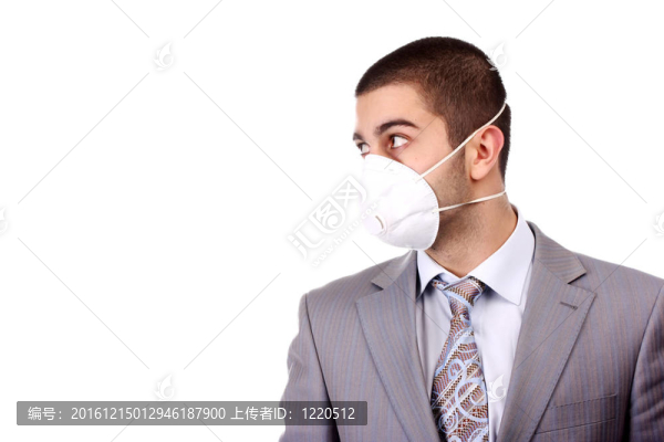 穿白色呼吸器的人