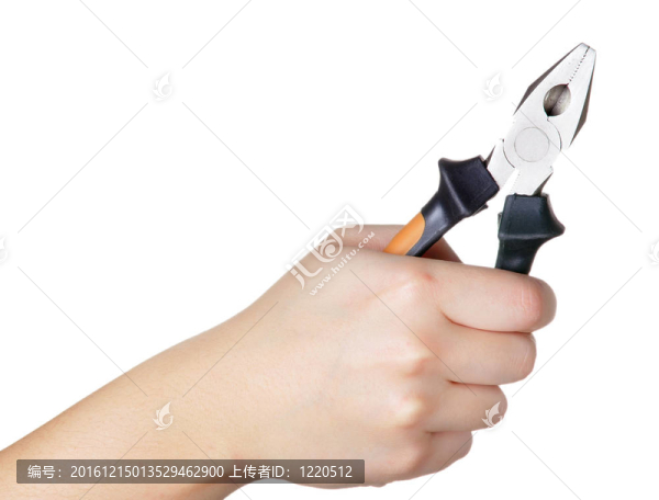 手上拿著鉗子