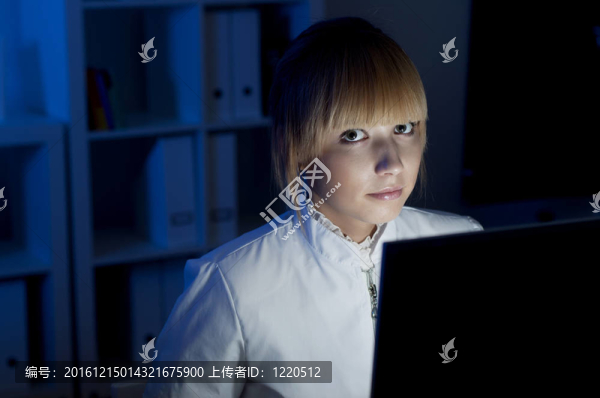 夜間辦公室工作