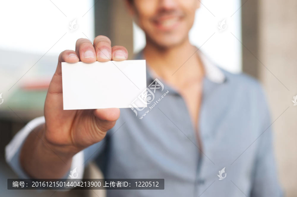 帥氣商人呈現(xiàn)空白名片