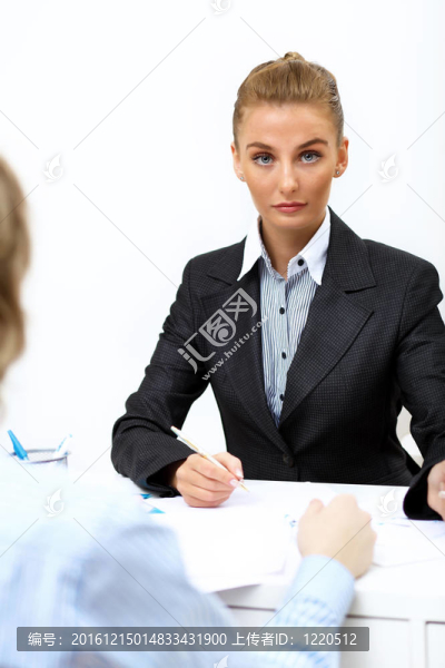 辦公室里的一個(gè)女商人的肖像