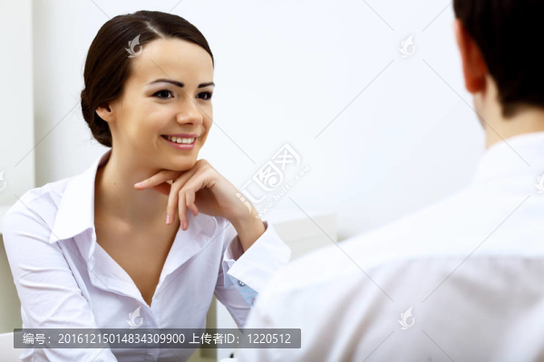 辦公室里的一個女商人的肖像