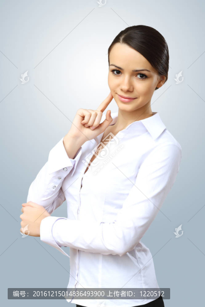 年輕漂亮的女人在上班時(shí)上班