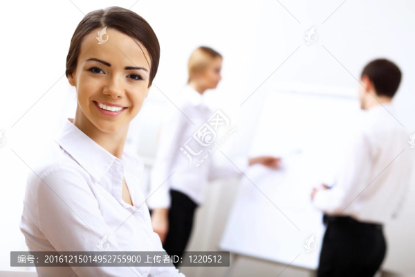 辦公室里的一個女商人的肖像