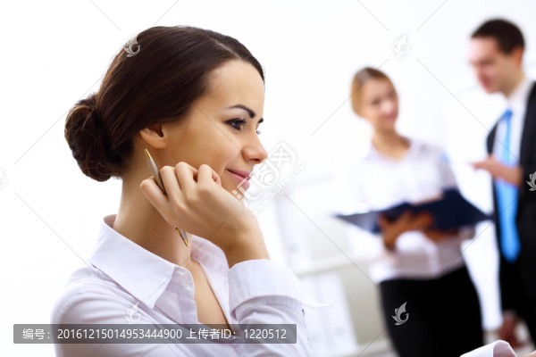 辦公室里的一個(gè)女商人的肖像