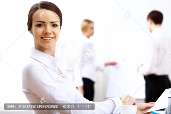 辦公室里的一個(gè)女商人的肖像