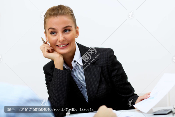 辦公室里的一個女商人的肖像