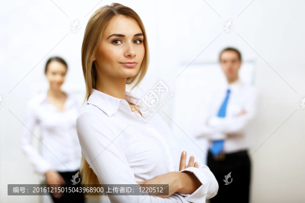 辦公室里的一個女商人的肖像