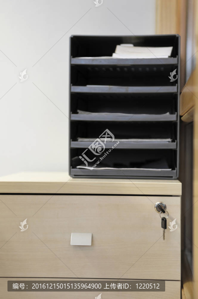 辦公室的書架上