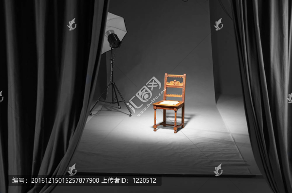 在攝影棚的椅子