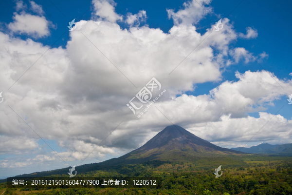 阿雷納爾火山