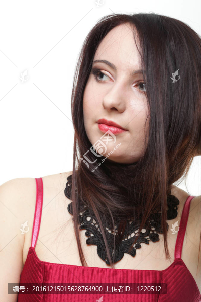 美麗的黑發(fā)女人的長(zhǎng)發(fā)